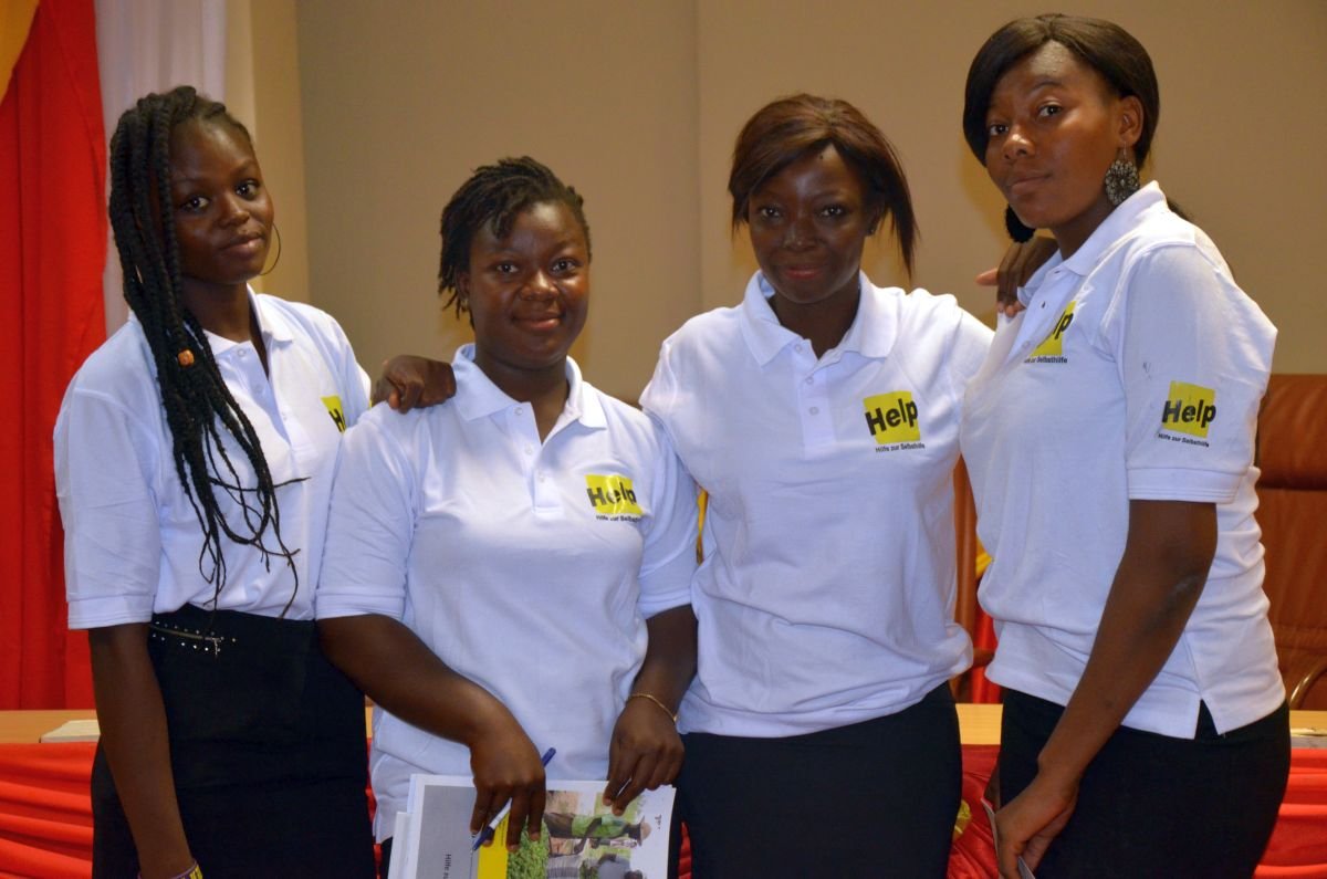 Spenden Burkina Faso: Mitarbeiterinnen des Help Teams in Burkina Faso
