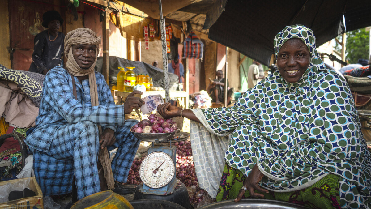  Entrepreneur Aissa sells her onion harvest at a market in Mali
