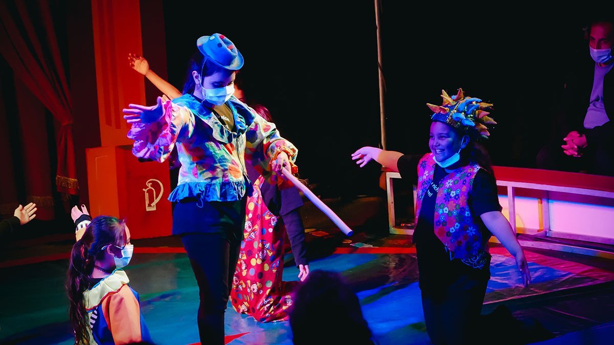 Kinder-Clowns bei der Zirkusvorstellung