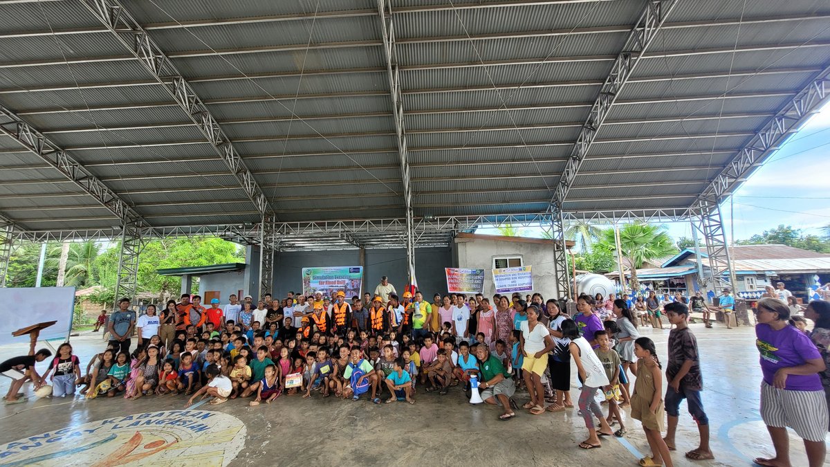 Group photo of the participants in a disaster control exercise