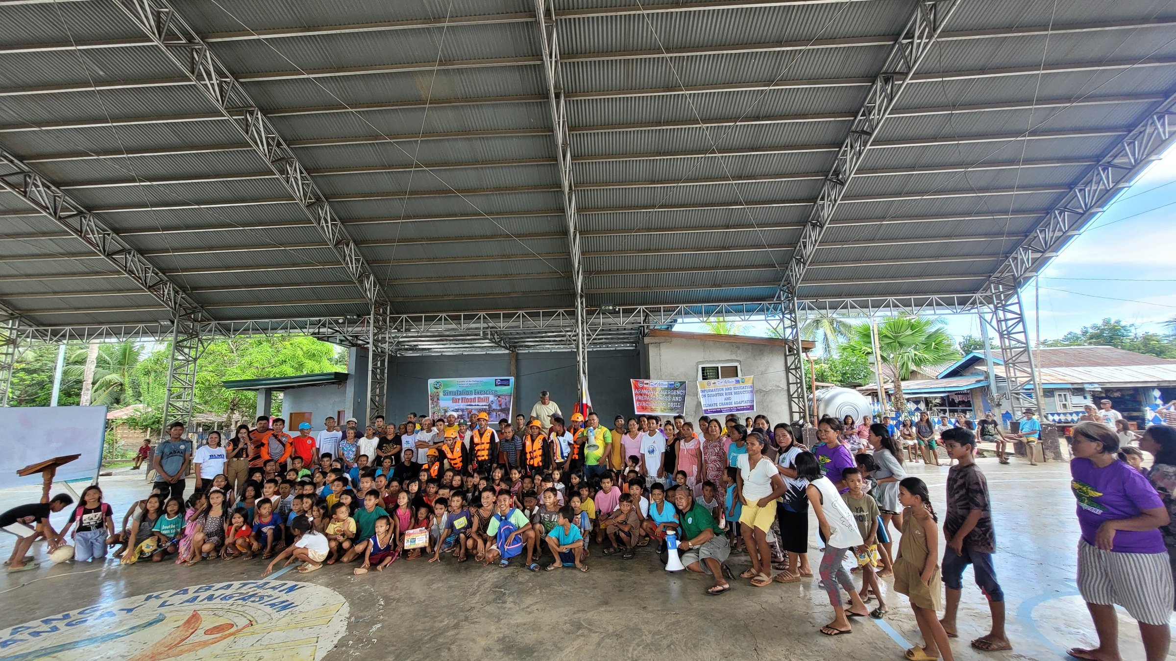 Group photo of the participants in a disaster control exercise