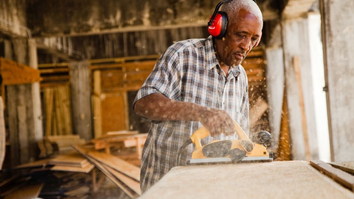 Menschen in Haiti in die Lage zum eigenstaendigen Wiederaufbau versetzen