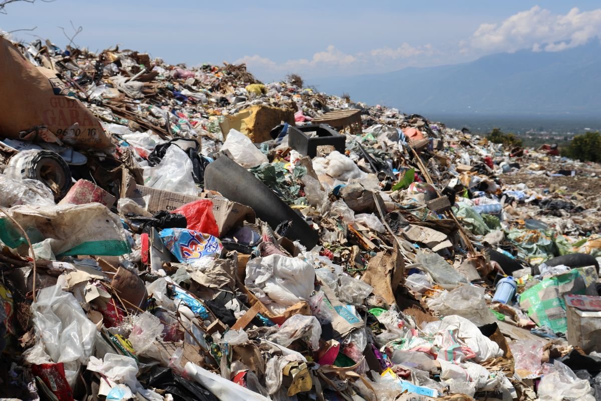 Spenden gegen Plastik: Meterhohe Müllhalden Spenden gegen Plastik: Meterhohe Müllhalden