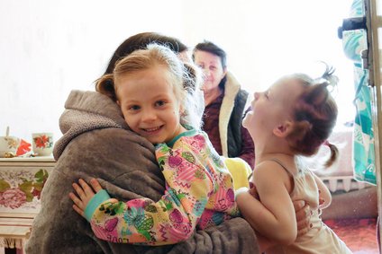 Lachende Kinder aus der Ukraine