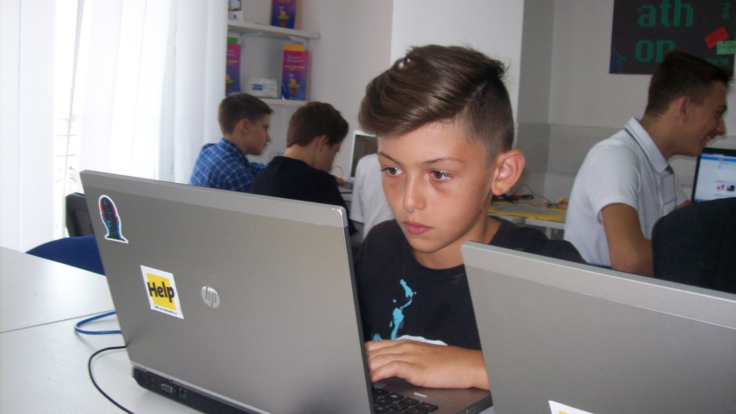 Die Kinder lernen hier programmieren - eine Ausbildung, die zukünftig von hoher Relevanz sein wird.