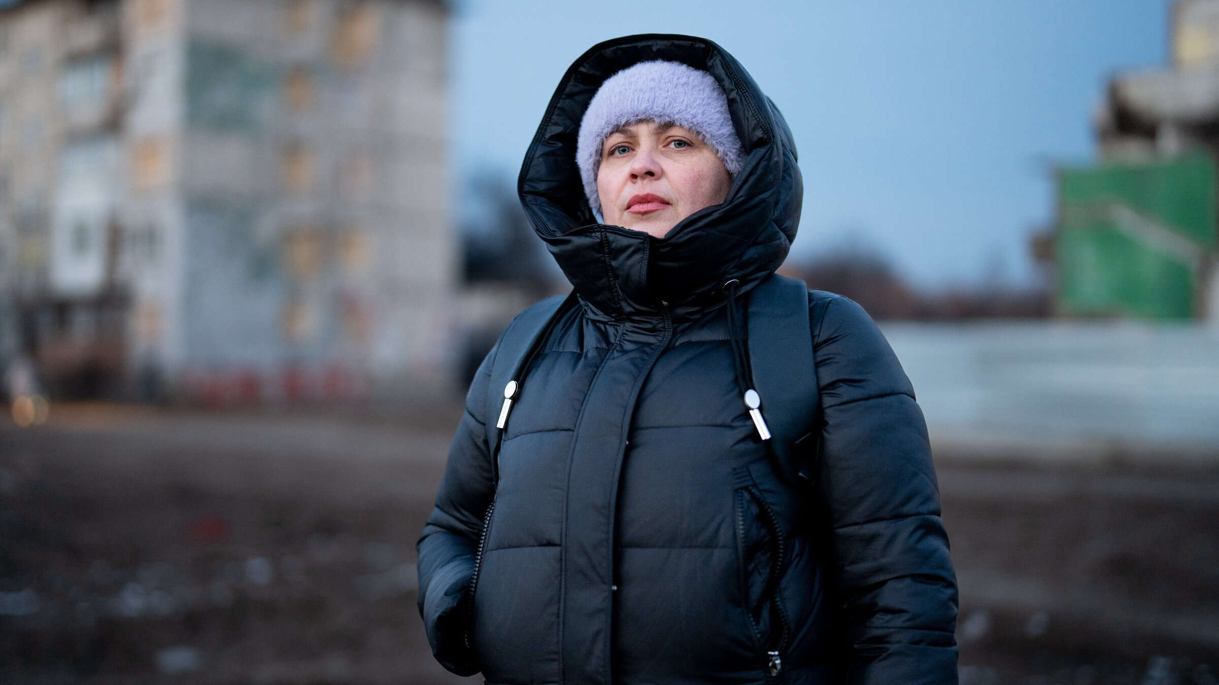 Iryna aus Poltawa in ihrer Wohnsiedlung