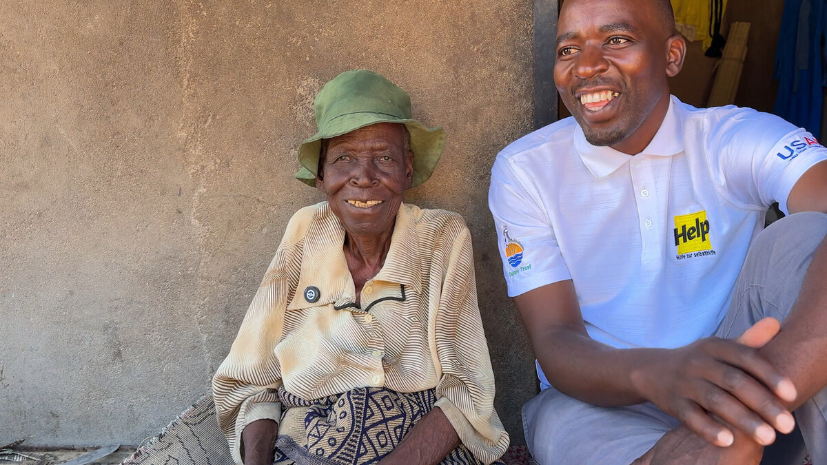 Maria aus Simbabwe im Gespräch mit Help