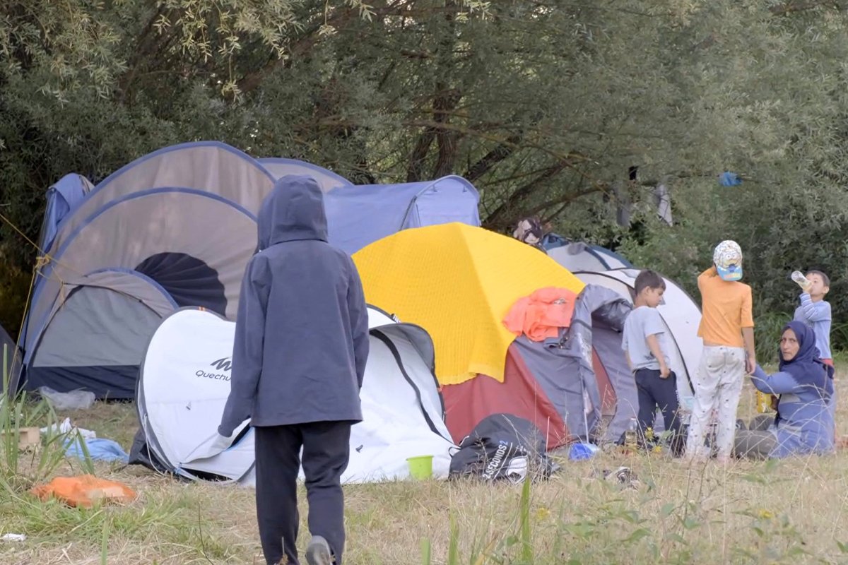 Spenden Bihac: In Bosnien leben viele Flüchtlinge in einfachen Zelten Dünne Zelte dienen als Unterkunft für die Flüchtlinge in Velika Kladusa