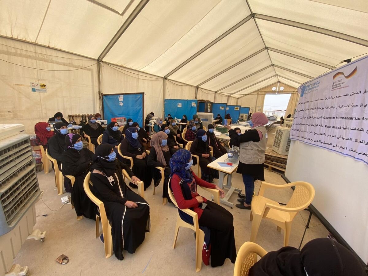 Spenden Irak Corona: Help bildet geflüchtete Frauen im Nähen aus