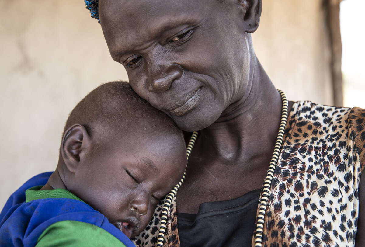 Notleidende Frau mit Kind im Südsudan