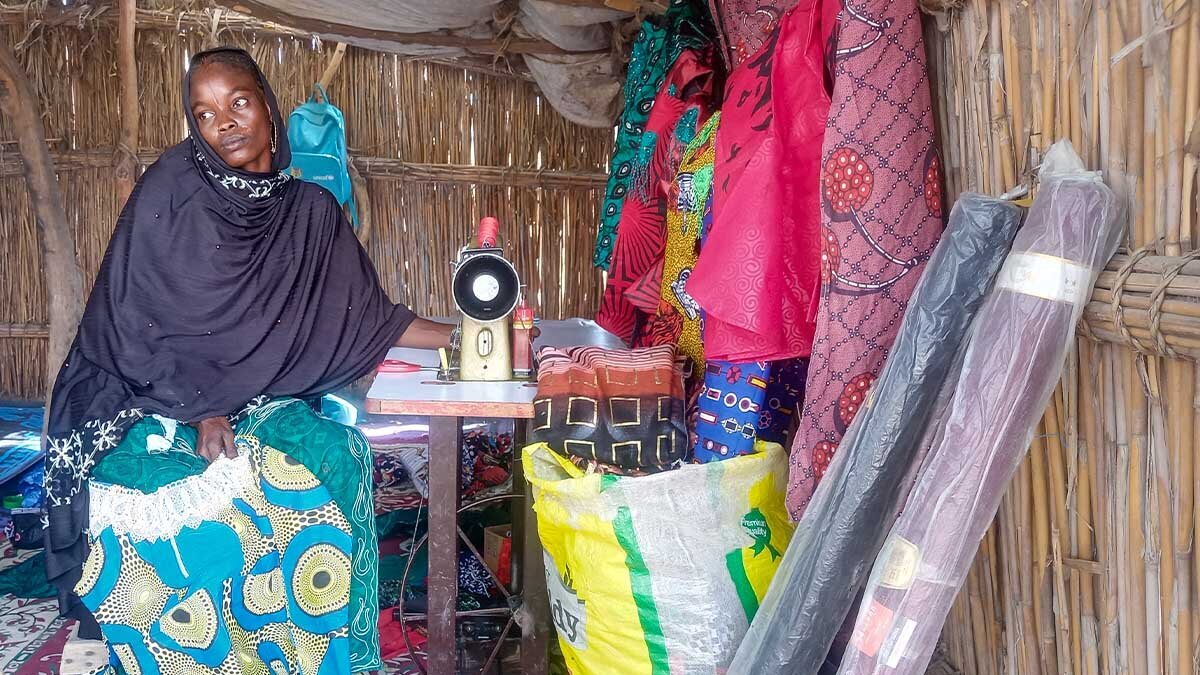 A tailor supported by Help