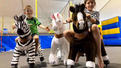 Zwei Kinder im KinderpAHRadies