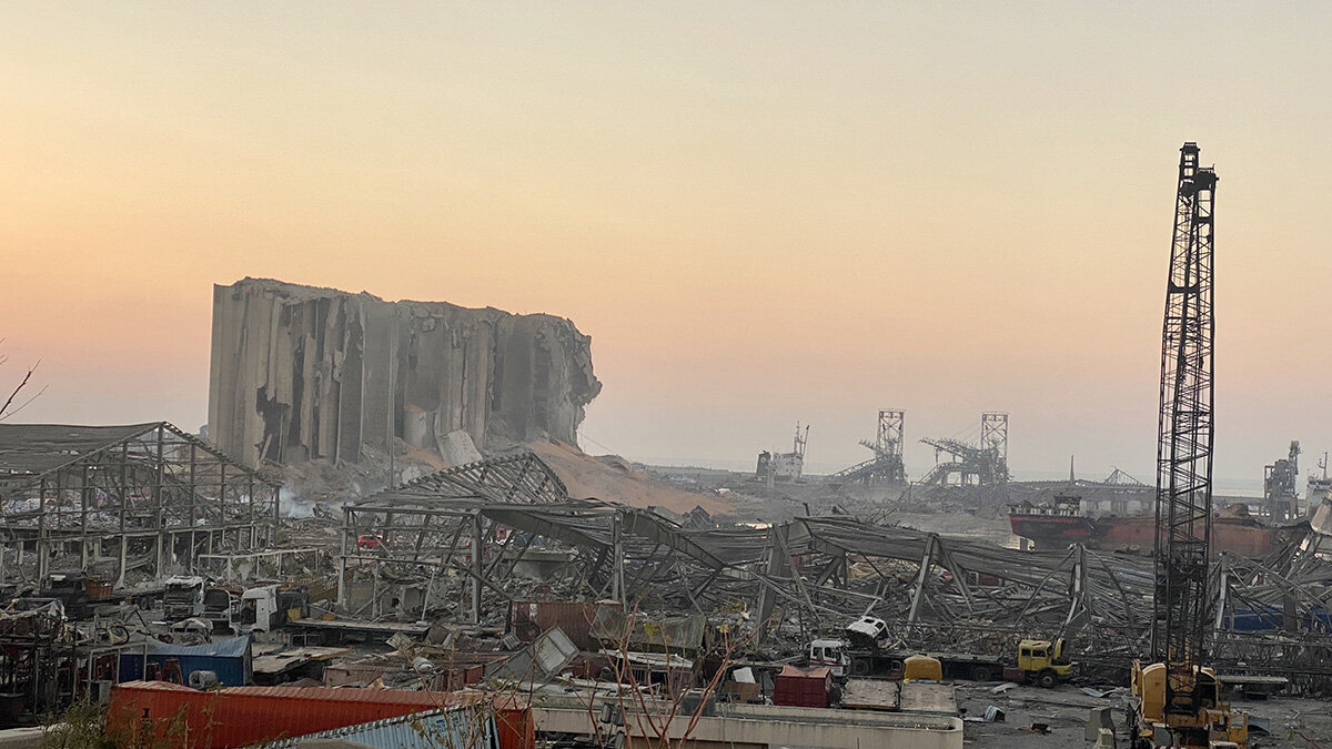 Spenden Libanon Beirut: Explosion im Hafen Der Hafen in Beirut liegt in Schutt und Asche.