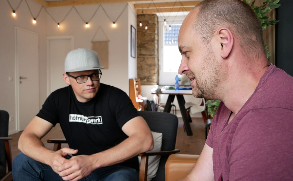 Ein Therapiegespräch im Begegnungscafé von Hoffnungswerk e.V.