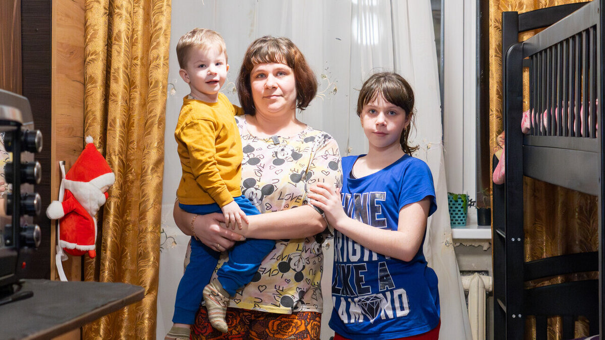 Iryna and her children Arina and Artem