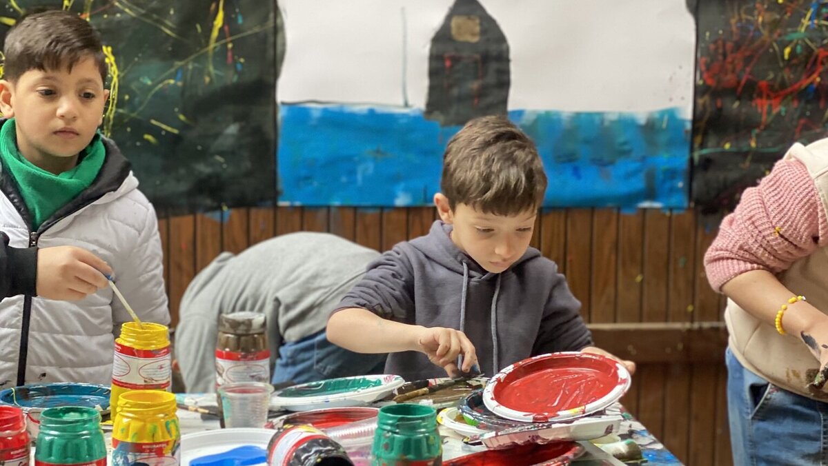 Palestinian children during art therapy