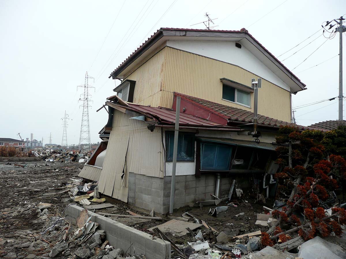 Ein völlig zerstörtes Gebäude nach dem Tsunami in Japan 2011 Ein völlig zerstörtes Gebäude nach dem Tsunami in Japan 2011
