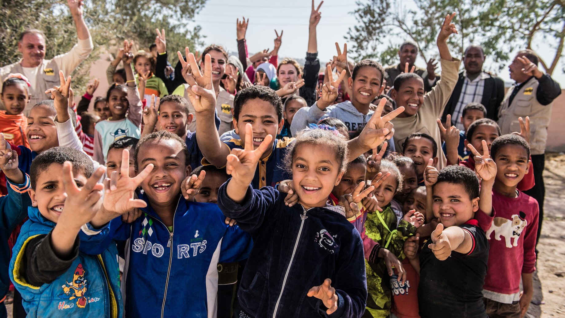 	Jubelnde Kinder in Jordanien
