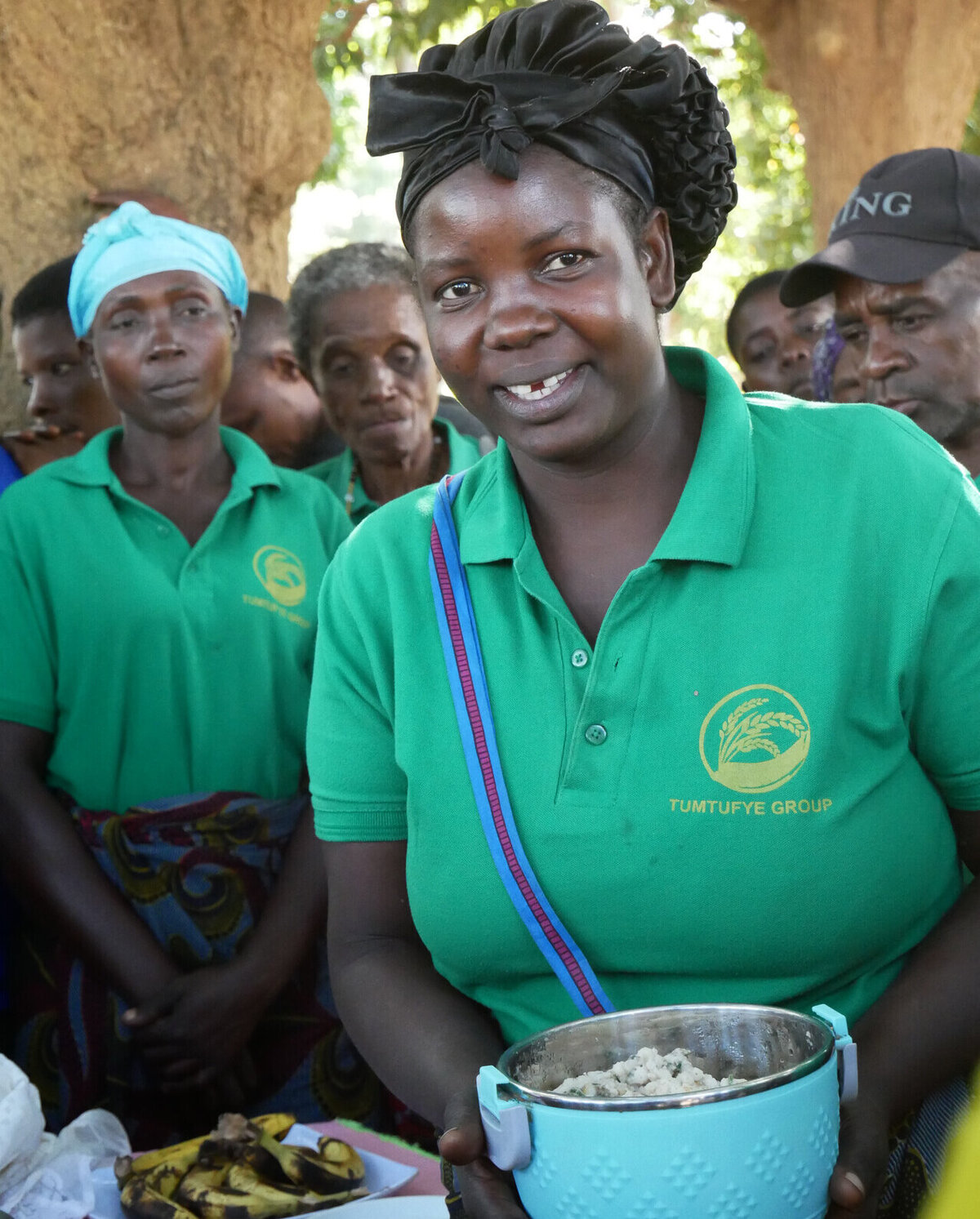 Lebensmittelschulungen in Malawi Eine Frau aus Malawi führt eine Lebensmittelschulung durch