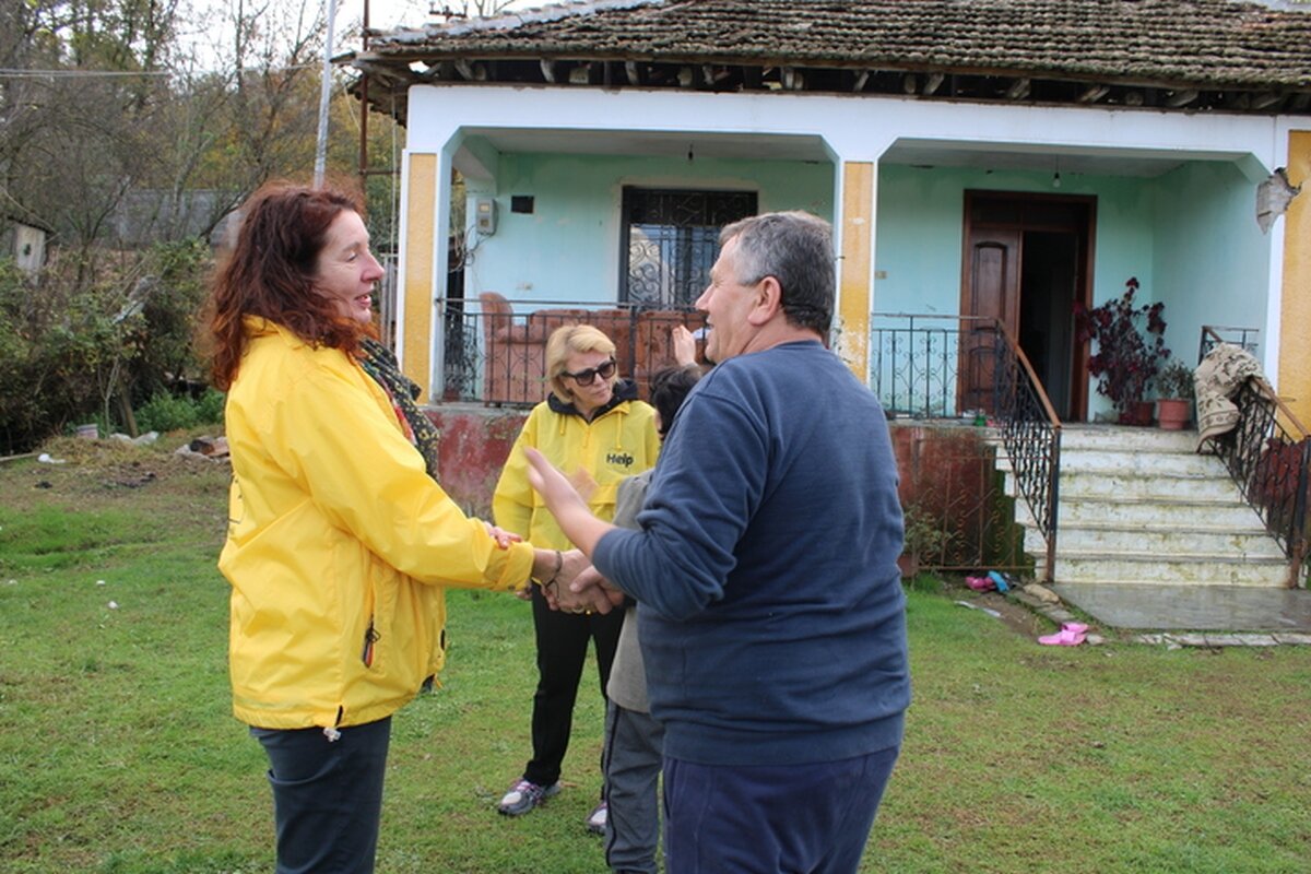 Spenden Albanien: Karin Settele in Albanien
