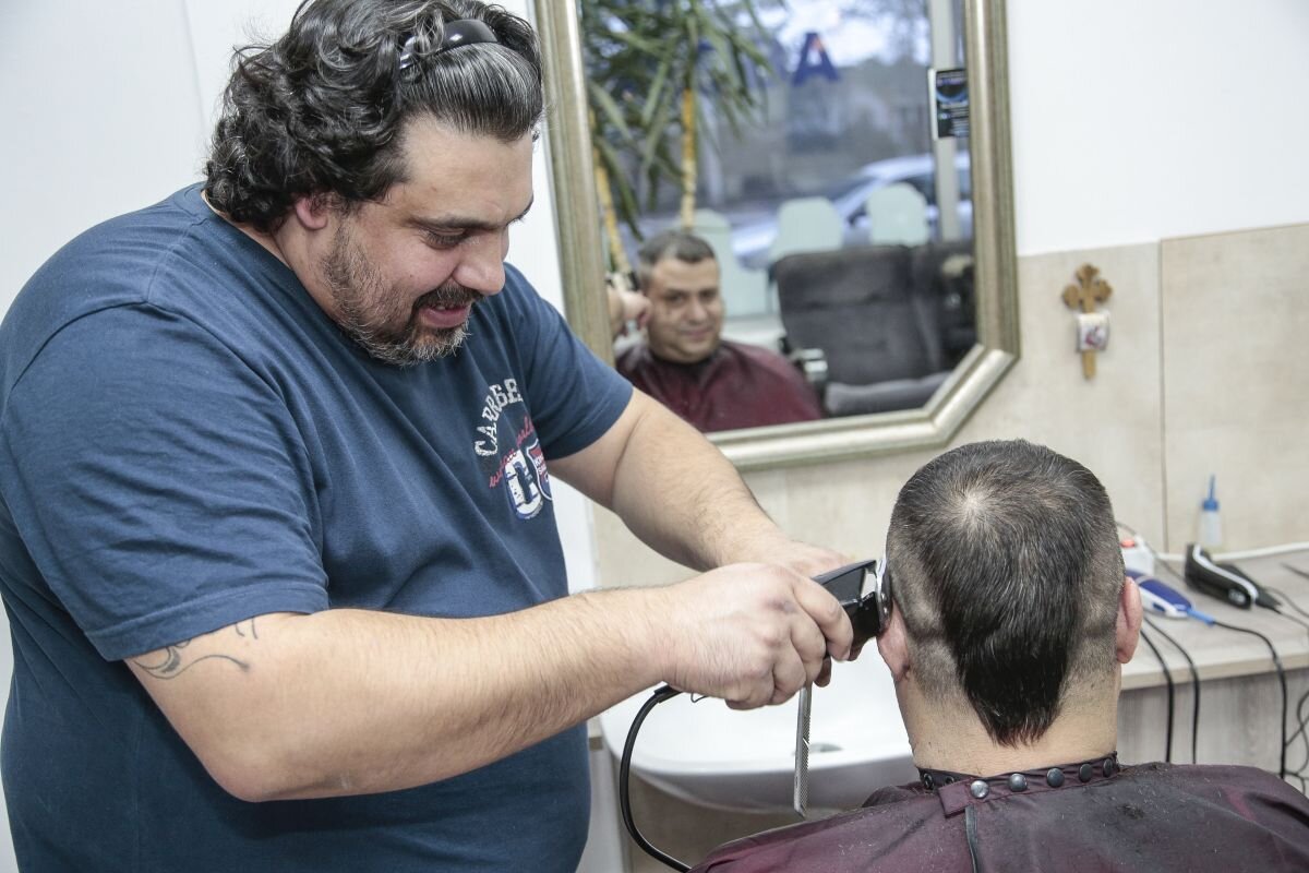 Friseursalon in Serbien unterstützen