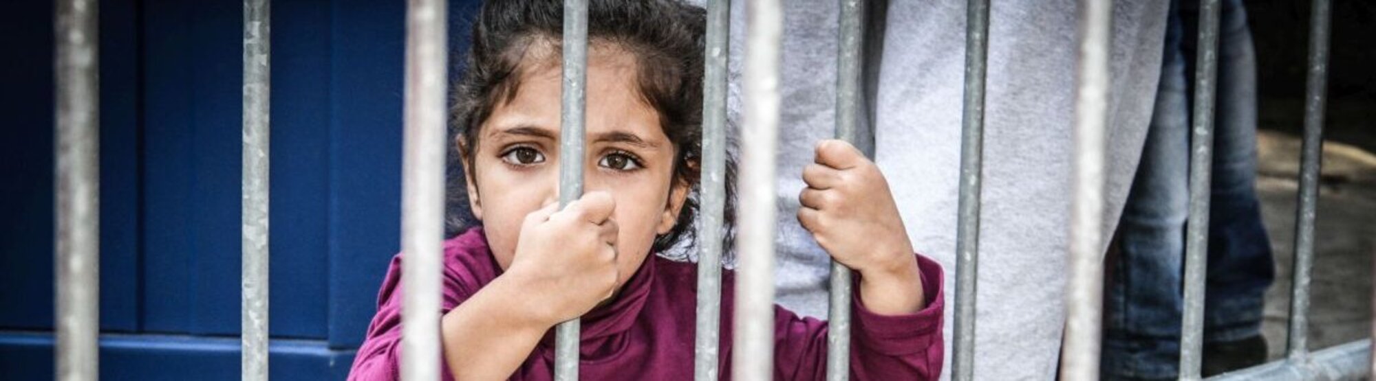 Flüchtlingskind hinter Gitter in Serbien
