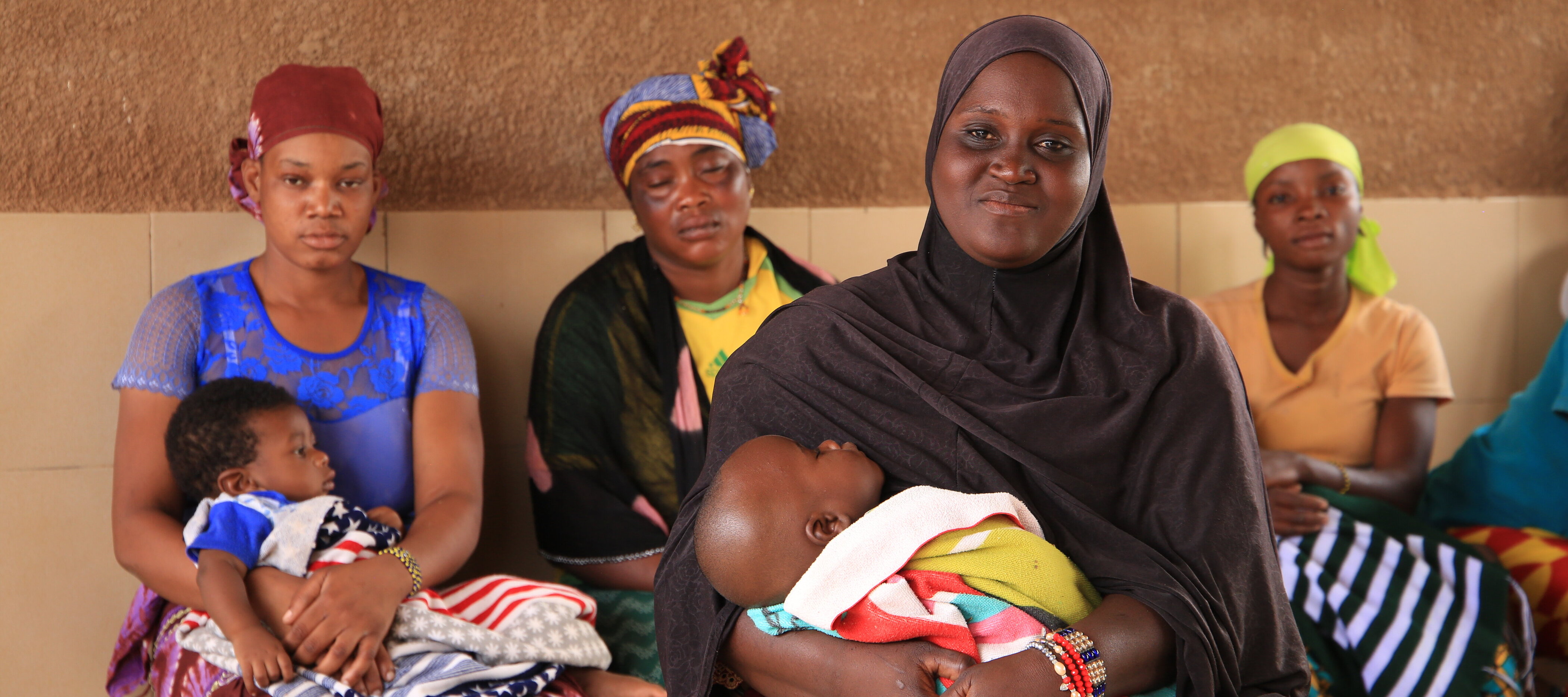 Mütter mit Kleinkindern in Burkina Faso