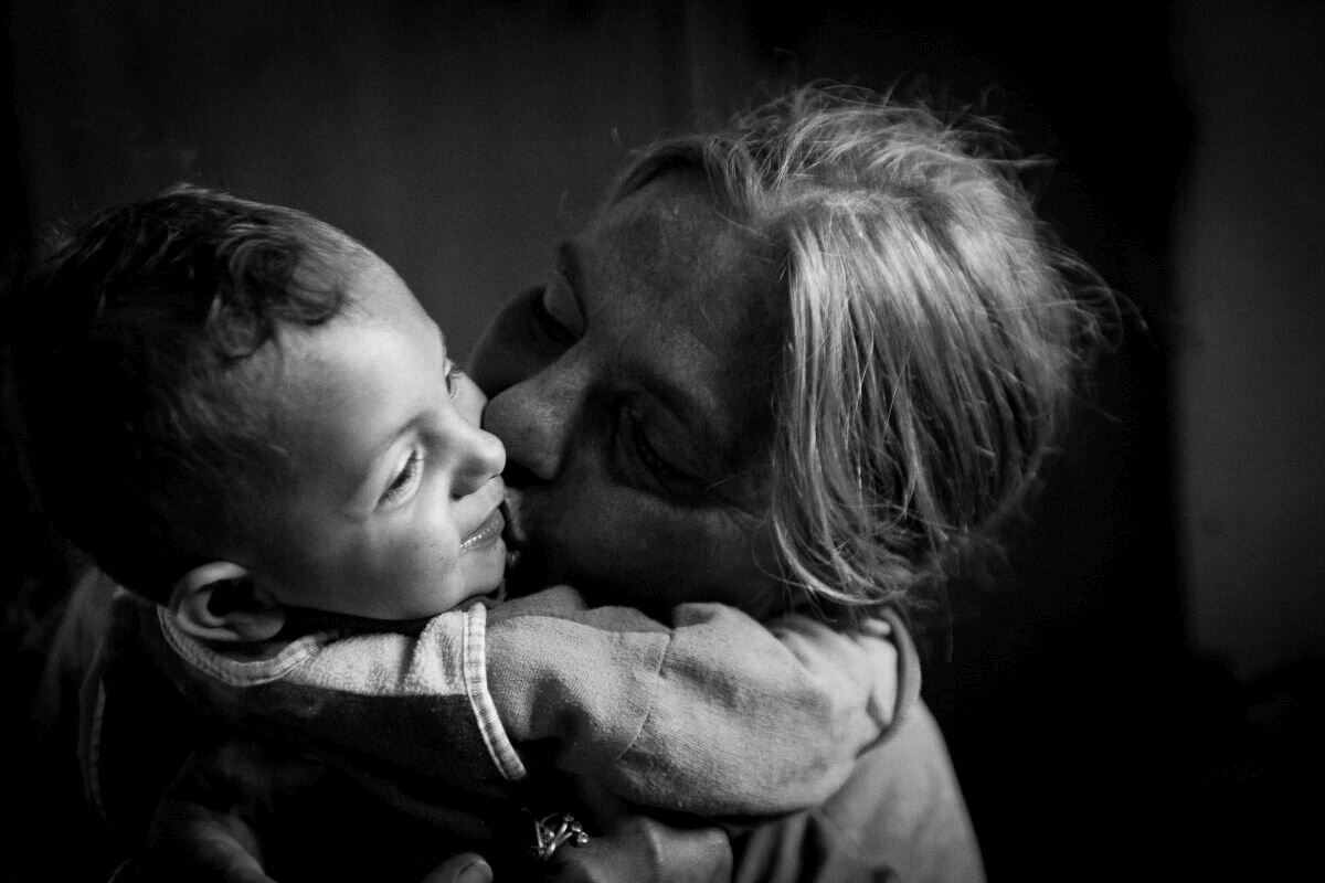 Roma in Konik Montenegro auf Augenhoehe