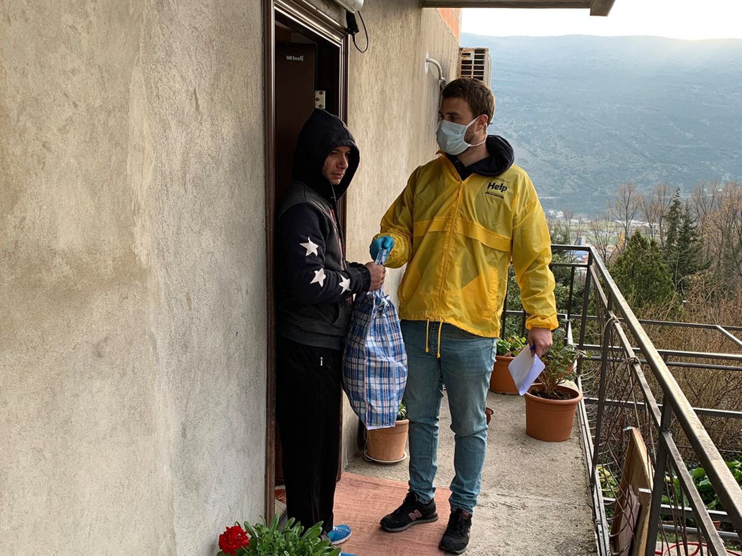 Corona: Help verteilt in Montenegro Hilfspakete für Familien