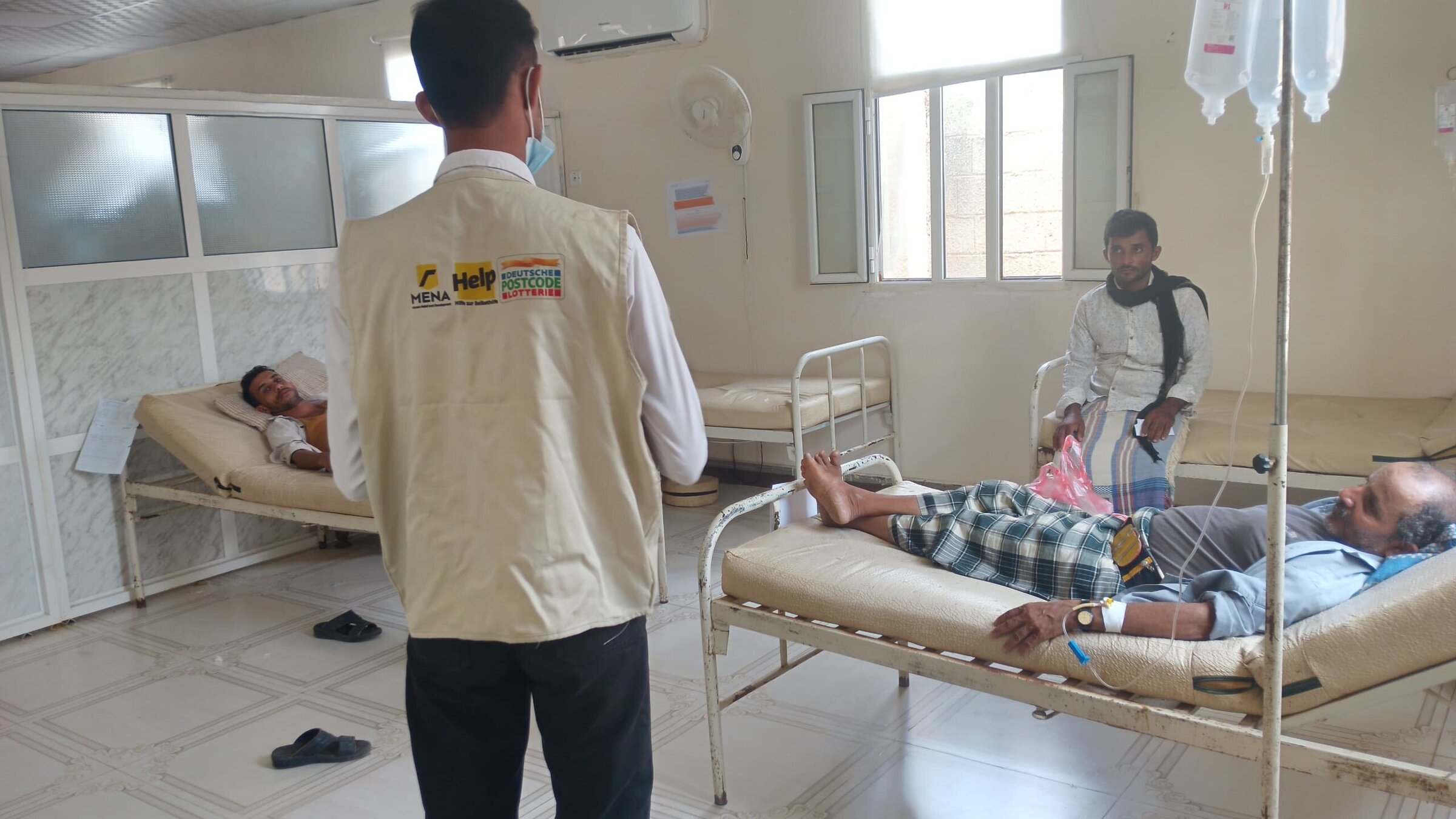 An employee of our partner organization talks to cholera sufferers