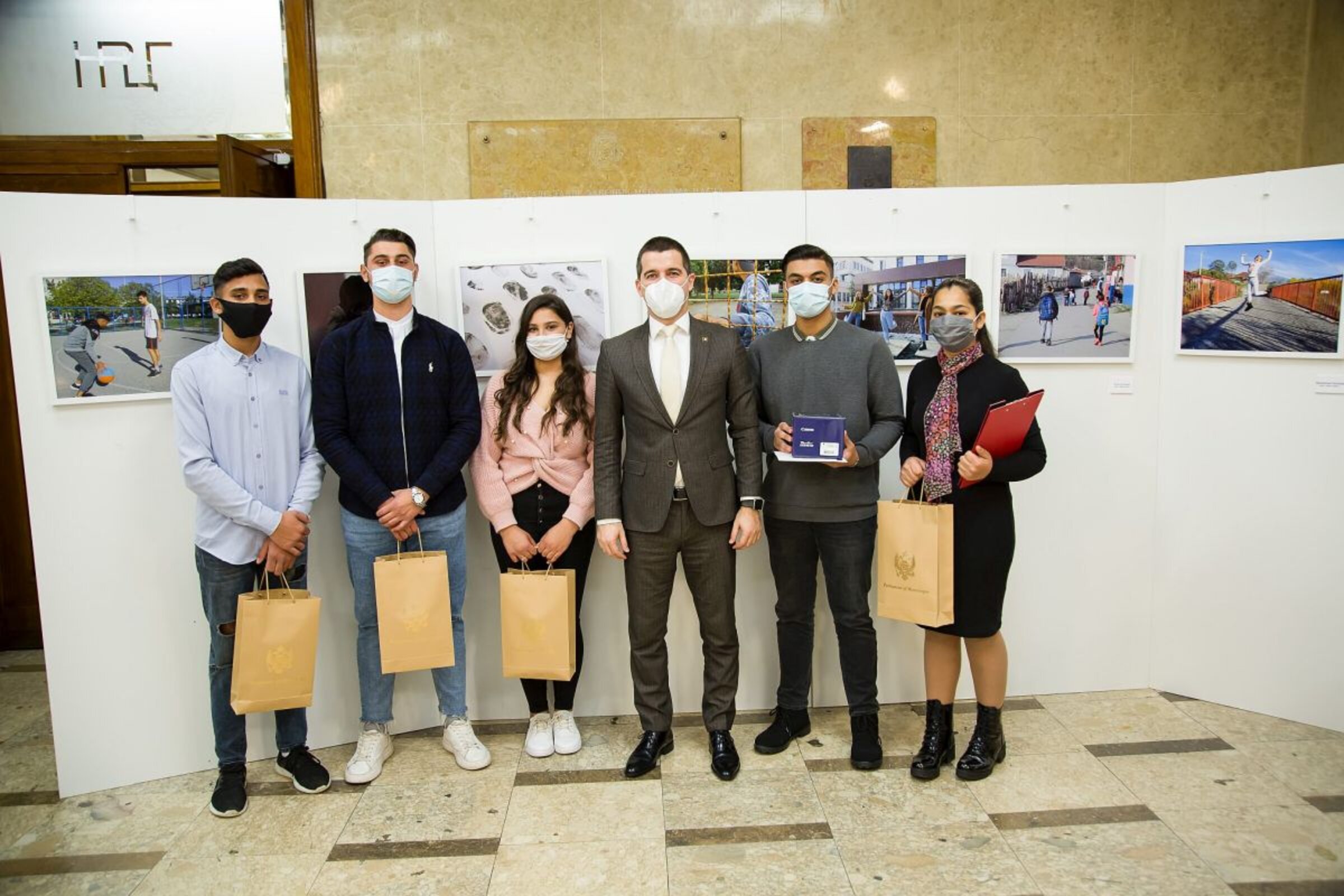 Spenden Montenegro: Fotoausstellung für junge Rom:nja