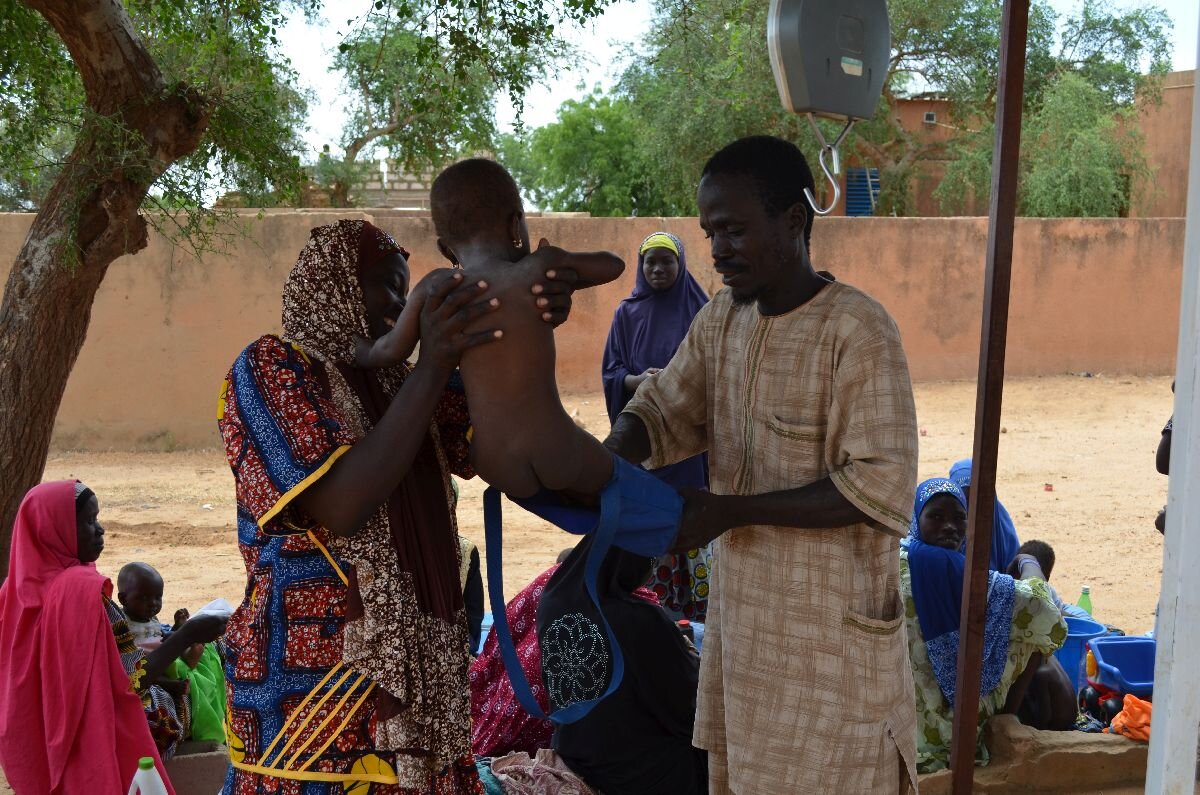 Im Niger wird Unterernährung bei Kindern präventiv behandelt