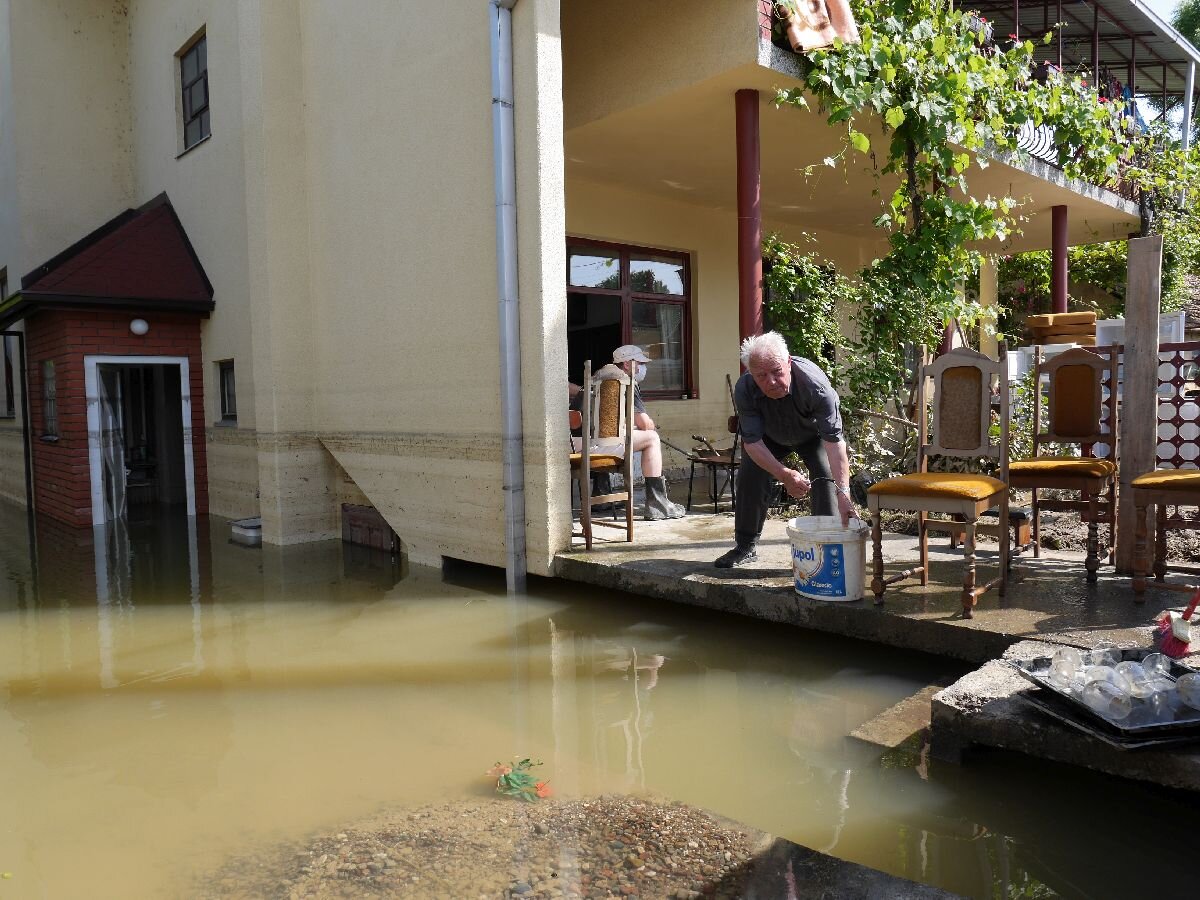 Menschen nach Flut in Bosnien begleiten