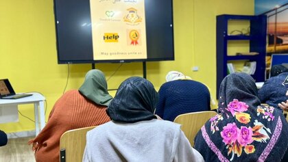 Libysche Frauen besuchen einen Englischkurs