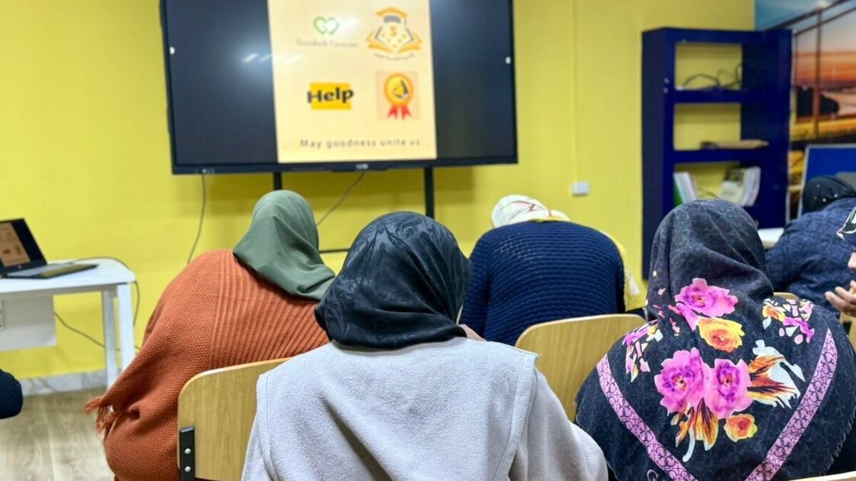 Libysche Frauen besuchen einen Englischkurs