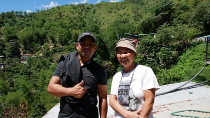 Zwei Bewohner der Gemeinde Itogon auf den Philippinen