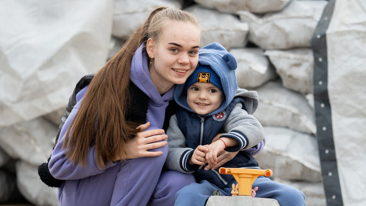 Viktoriia aus der Ukraine erhält Winterhilfe von Help