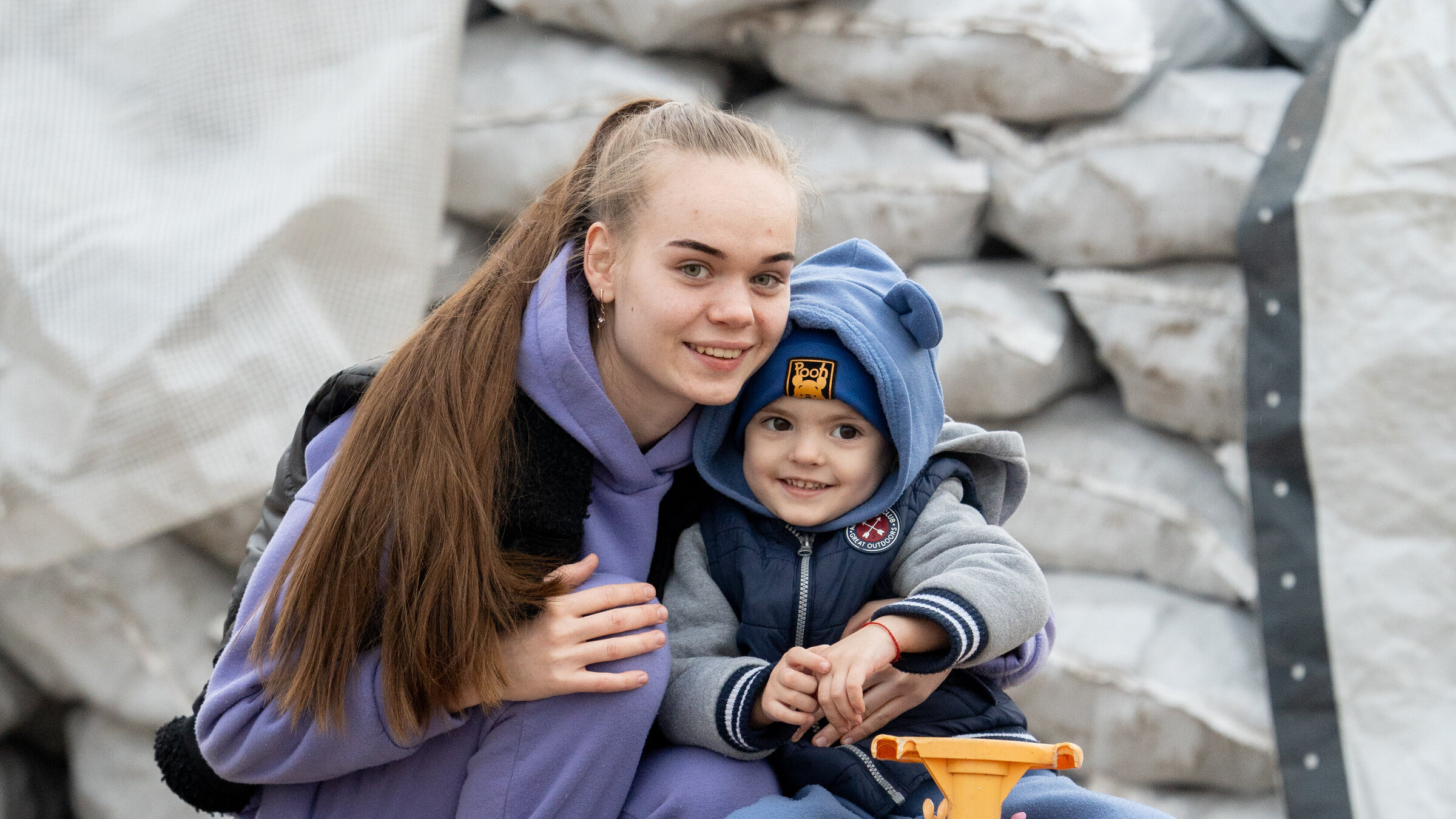 Viktoriia from Ukraine receives winter aid from Help