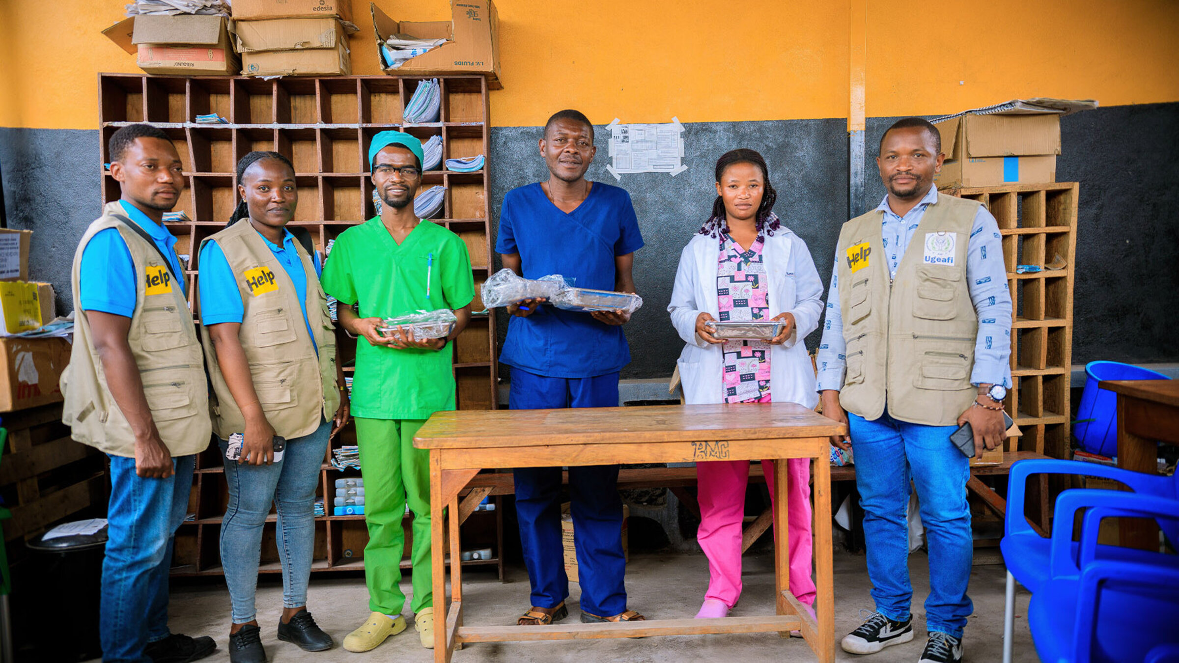 Medical team from the Baraka health centre receive medical products