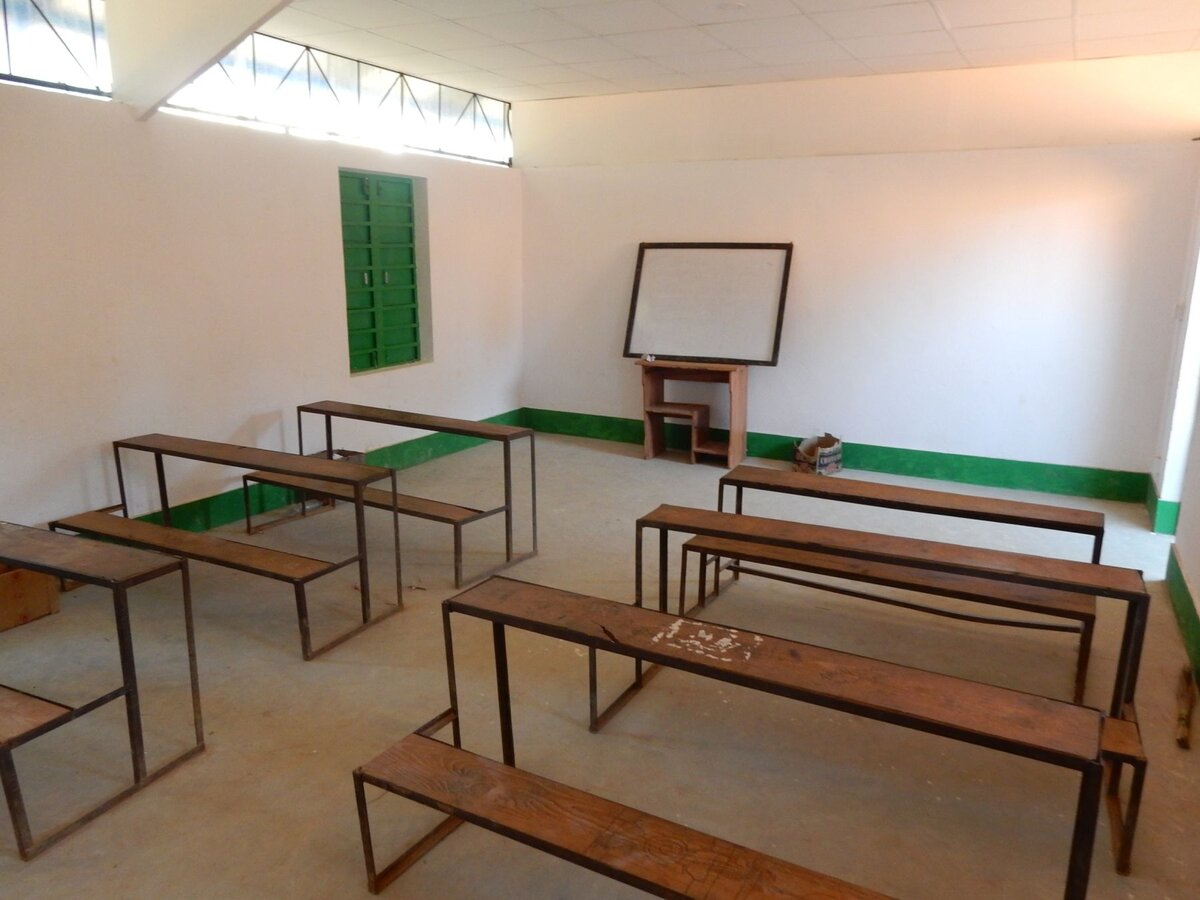 Wiederaufbau der Schule