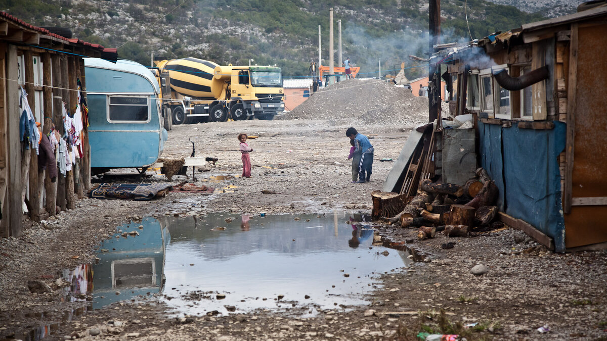Spenden Montenegro Baracken am Stadtrand in Montenegro