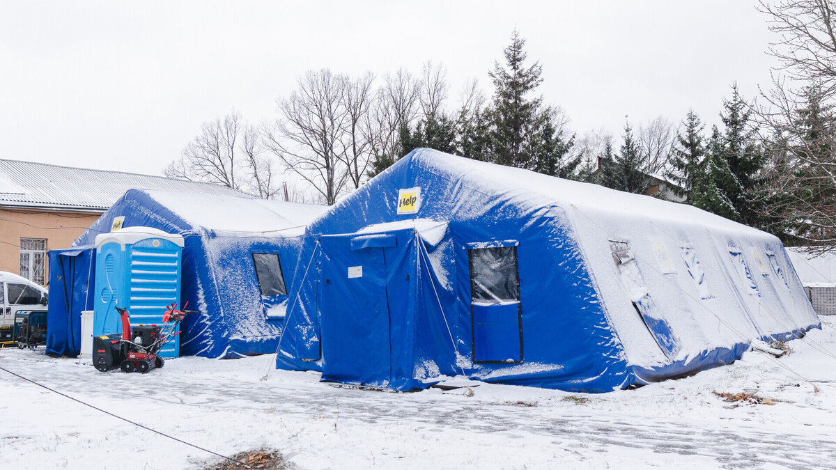 Beheizte Notunterkünfte im ukrainischen Dorf Zyrkuny